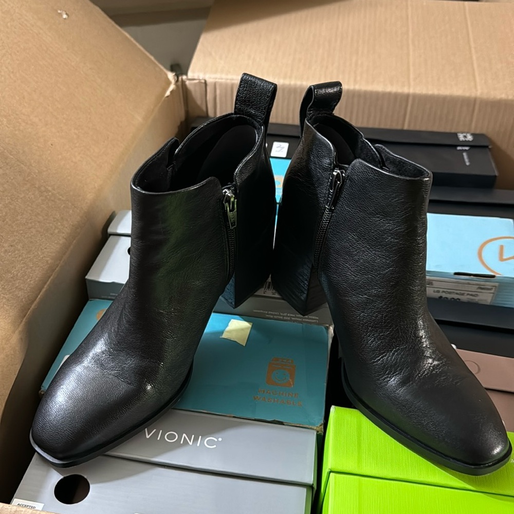 Vionic Lyssa Women's Heeled Boot - Picture 7 of 15
